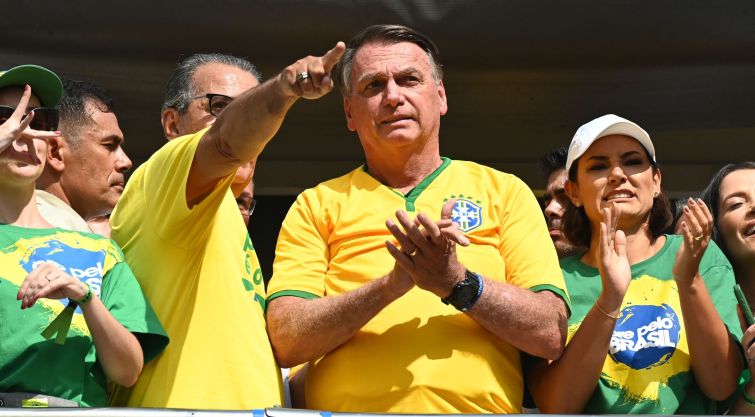 Em ato na Paulista, Bolsonaro defende anistia para presos do 8 de janeiro