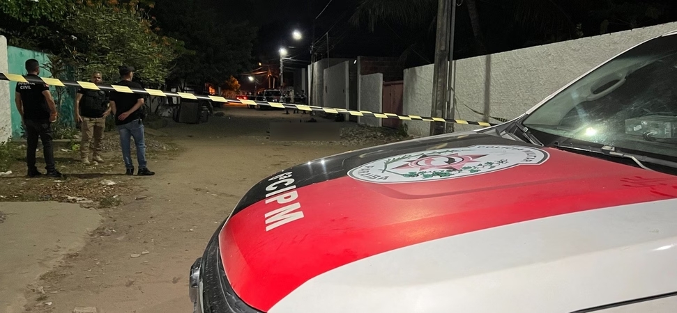 Grupo armado invade casa e mata adolescente e motociclista em Cabedelo