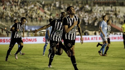 Com atuação impecável de Pedro Ivo, Botafogo goleia Bahia e vai para próxima fase da Copa do Nordeste