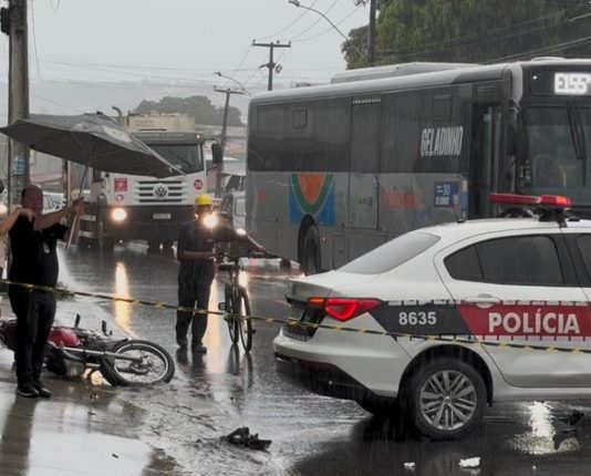 Discussão de trânsito entre motorista de ônibus e motociclista termina com um morto e dois feridos
