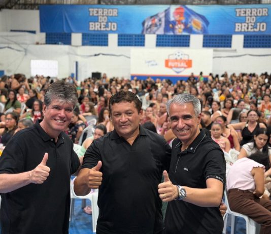 Ao lado de Rony, deputado Tanilson participa de festividades das mães e leva caravana a Sertãozinho