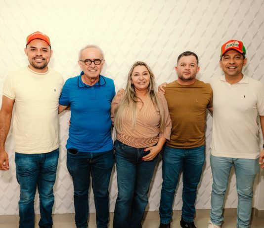 Cícero Lucena recebe adesão de grupos do vice-prefeito de Queimadas e de oposição de Baraúna
