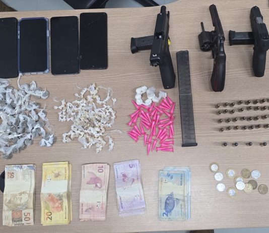 Operação em Lagoa de Dentro apreende armas e drogas