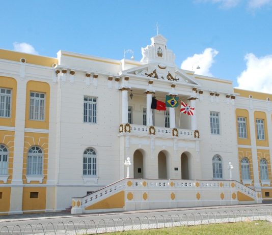 Justiça da Paraíba proíbe adolescente de 13 anos de produzir conteúdo monetizado nas redes sociais