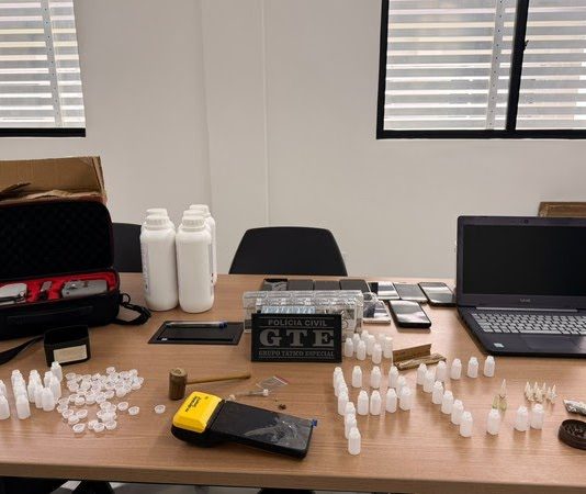Suspeito de tráfico de drogas é preso com substâncias e drone, em Baía da Traição