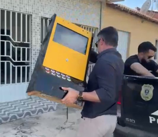 Máquinas caça-níqueis clandestinas são apreendidas