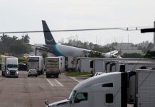 Avião cargueiro da Amazon sai da pista em Miami e deixa 5 mortos