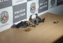 Mulher é vítima de bala perdida e dois suspeitos são presos após troca de tiros