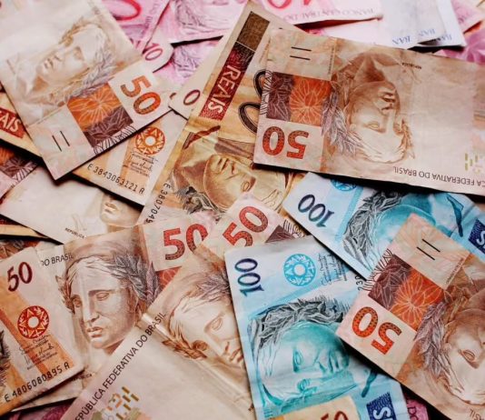 Banco Central reduz taxa de juros para 13,75% ao ano