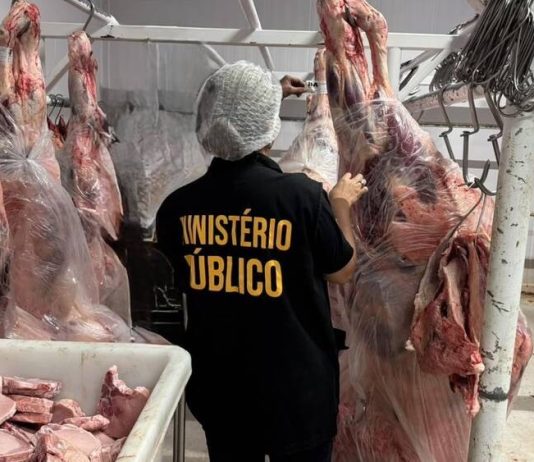 Dois supermercados são autuados após fiscalização identificar produtos vencidos em Sapé e Mari