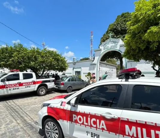 Homens invadem cemitério e arrancam cabeça de homem que teria sido sepultado