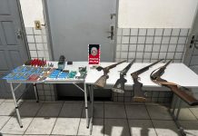 POLÍCIA MILITAR APREENDE CINCO ARMAS DE FOGO, QUASE 900 MUNIÇÕES E INSUMOS BÉLICOS DURANTE OPERAÇÃO MURALHA EM PIRPIRITUBA