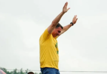 Flávio diz que Bolsonaro lhe entregará faixa presidencial se vencer a eleição
