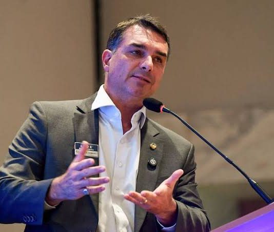 Flávio considera mudar correção da Previdência, da saúde e da educação para obter até R$ 250 bi