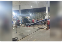 Carro invade posto, bate em bomba de combustíveis e atinge duas motos em Mamanguape