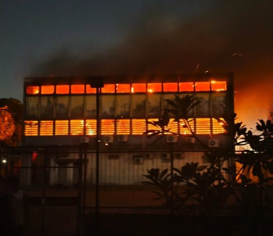 Incêndio de grandes proporções atinge prédio da UFPE
